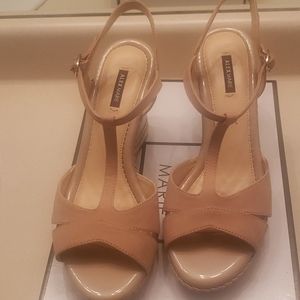 Beige/Gold Wedge